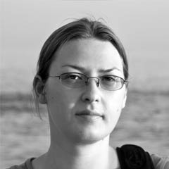 Monika Śliwińska - projektantka i ilustratorka specjalizująca się w projektowaniu logo dla firm.